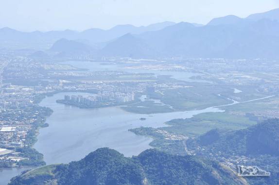 As lagoas da Barra da Tijuca vistas do alto da Pedra da Gavea, no Rio de Janeiro